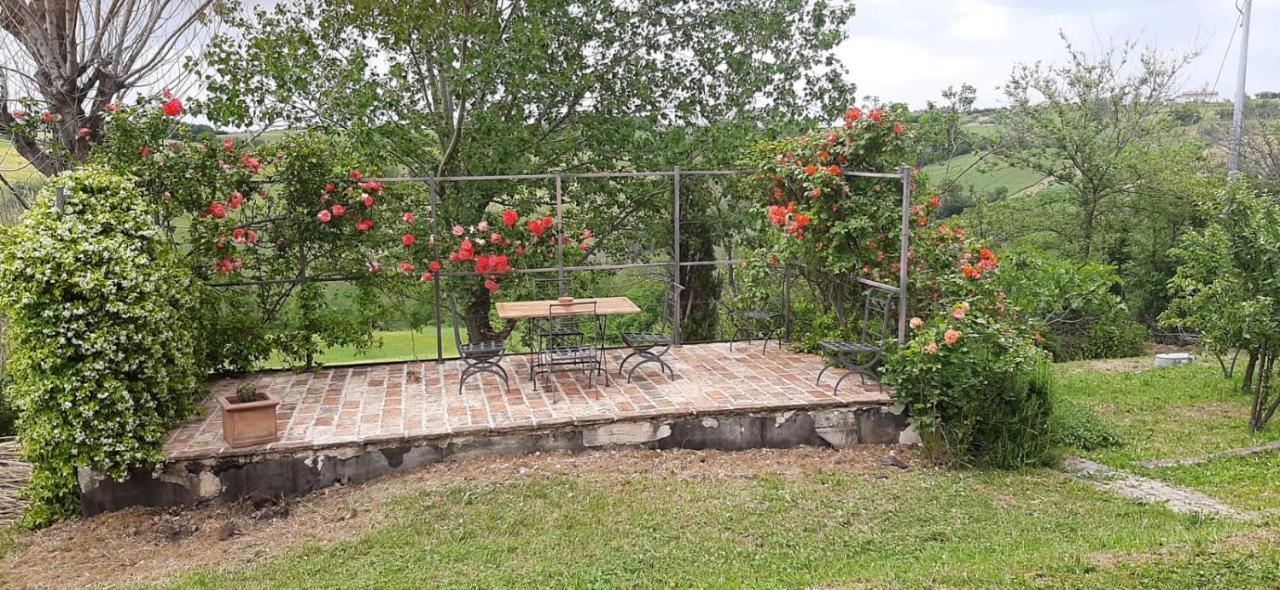 Отель Casale Il Girasole Barbara Экстерьер фото